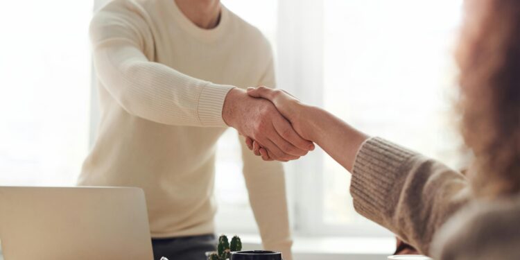O trabalho curioso de quem é contratado apenas para achar mulheres solteiras para homens