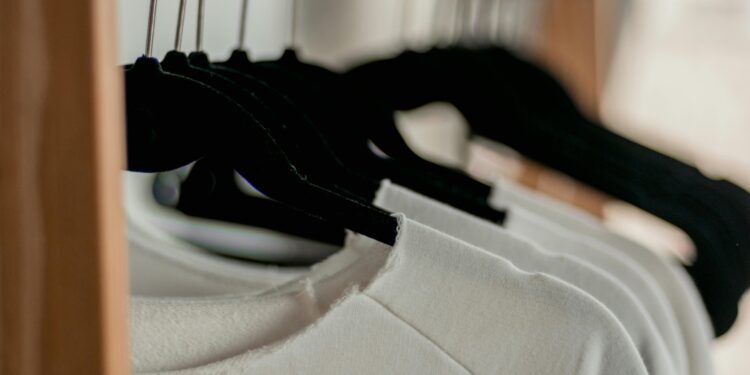 Maior loja de roupas do país entra em crise e mais de 30 unidades já foram fechadas