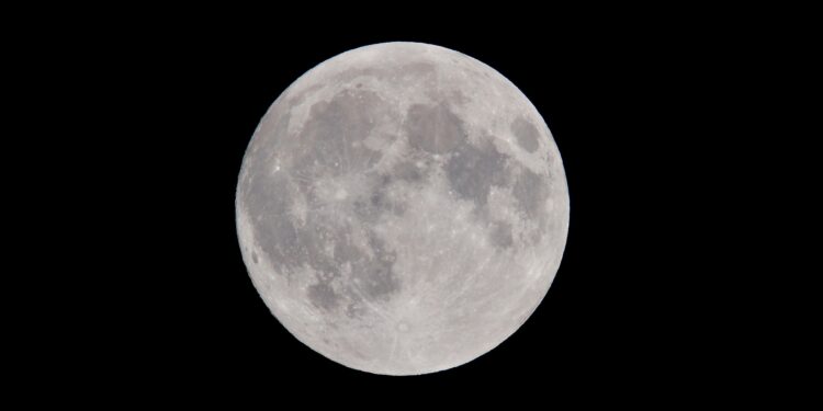 Fenômeno da Lua Negra acontece entre 22 e 23 de agosto e reforça teorias do apocalipse