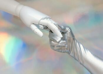 China cria robô polêmico que pode ficar grávido de humanos