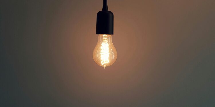Profissionais dessa área podem solicitar isenção da conta de luz