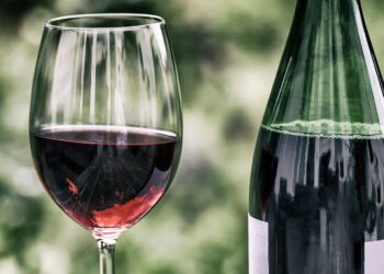 Garrafas de vinhos falsos são confiscadas em mercado e restaurantes famosos