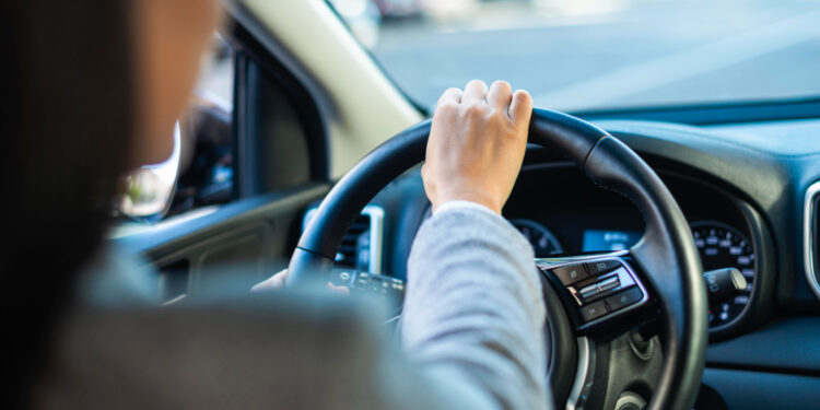 Multas de R$ 820 começam a atingir motoristas que ignoram nova lei do país