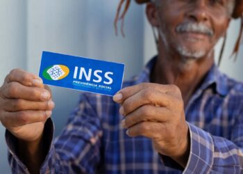 Brasileiros recebem comunicado sobre possível bloqueio no auxílio-doença