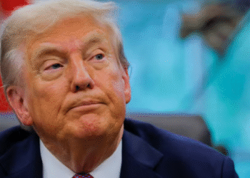 Trump abre processo bilionário contra jornal famoso no Brasil e 4 de seus jornalistas