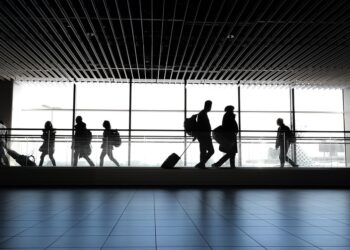 Companhia aérea emite alerta para quem usa malas pretas, azuis e cinzas em aeroportos