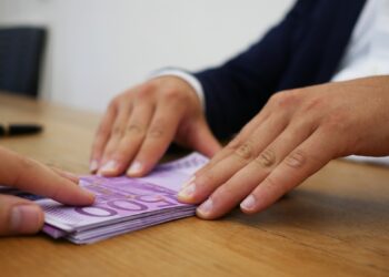 Saiba como pagar bem menos em um empréstimo, mesmo com juros altos