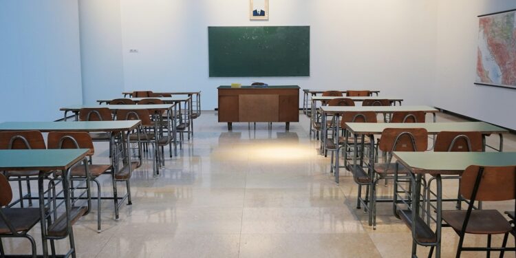 Lei aprovada no Brasil: escolas vão organizar culto durante o intervalo das aulas