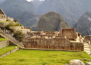 A entrada de Machu Picchu está bloqueada e o governo peruano evacuou 1.400 turistas