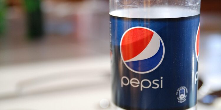 Qual é a verdadeira Pepsi: a de tampa azul ou a de tampa laranja?
