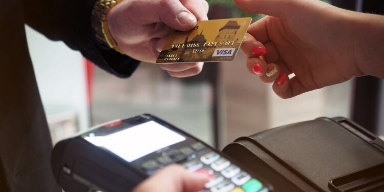 Receita Federal vai multar quem não declarar os pagamentos com cartão que ultrapassarem esse limite