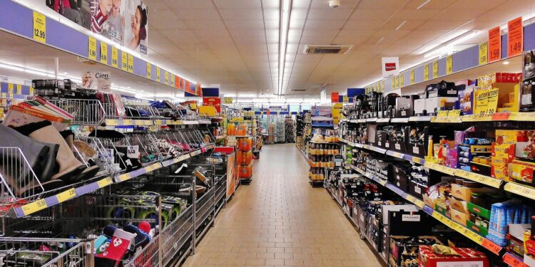 8 alimentos essenciais ganham descontos nos supermercados