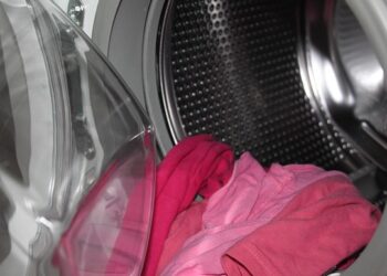 Não estrague sua roupa: o que significa o triângulo com um ‘X’ na etiqueta da roupa