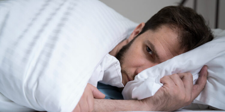 Você sente energia na hora de dormir? Aqui está o que isso significa