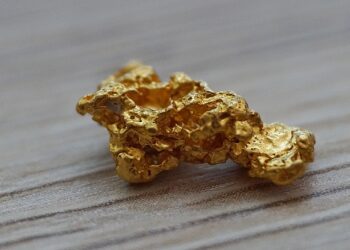Ouro em queda no mercado: esse é o momento ideal para comprar?