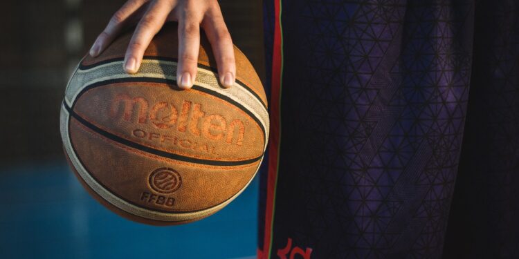 Brasileiro surpreende todo mundo e assina com time da NBA
