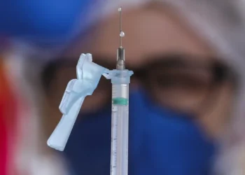 Cientistas descobrem que vacina da Covid-19 pode ajudar a curar o câncer
