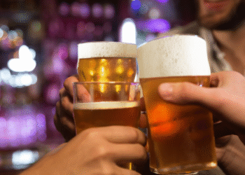 Beber cerveja acelera a queda de cabelo, revela novo estudo