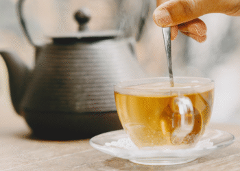 Bebidas que deixam o estômago irritado e parecem inofensivas