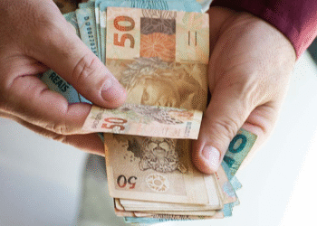 Brasileiros que vivem nessa região vão receber um salário extra no dia 12/12