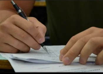Rapaz reprova 128 vezes na prova teórica para emitir a carteira de habilitação