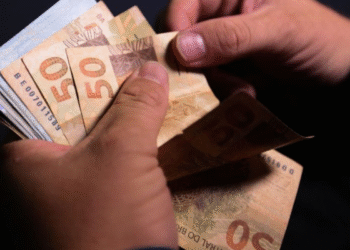 Governo anuncia aumento surpreendente no salário mínimo para 2026