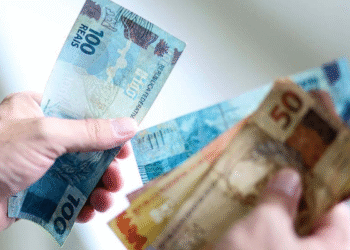 Governo anuncia dinheiro extra no bolso de brasileiros que recebem até R$ 7.350 por mês