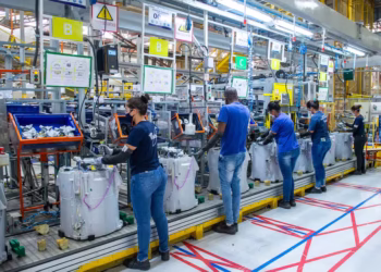 Geladeira feita de plástico em pó é usada na maior fábrica de refrigeração