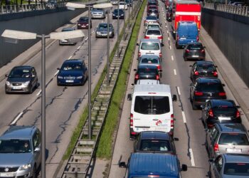 Ultrapassar essa velocidade nas ruas do Brasil pode gerar multa de R$ 880 e suspensão da CNH