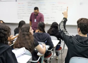 Governo anuncia bolsa de estudos para Medicina, Direito, Engenharia e outros 37 cursos