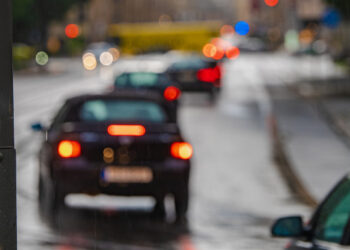 “Brincadeira” que vários motoristas fazem na rua é crime e pode dar multa de R$ 2.934,70