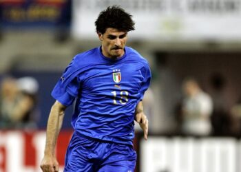 Por que a seleção italiana usa uniforme azul, mesmo sem essa cor na sua bandeira?
