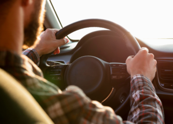 A partir do dia 20/12, brasileiros terão que pagar nova taxa apenas para andar de carro