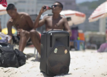 Caixas de som serão confiscadas em praias e donos vão receber multa de R$ 500 neste verão