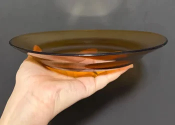 Eles estavam em toda casa nos anos 80 e 90, mas desapareceram: o que aconteceu com os pratos marrons?