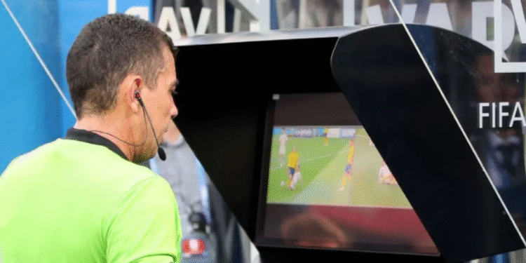FIFA amplia uso do VAR