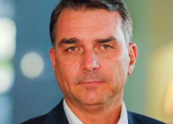 Flávio Bolsonaro revela plano econômico caso assuma a presidência do Brasil