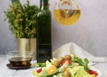 Governo alerta: 4 marcas de azeite são impróprias para consumo e brasileiros devem descartar agora