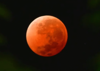 Lua vermelha gigante