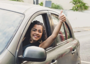 O que significa agradecer os carros que param para você atravessar na rua, segundo a ciência