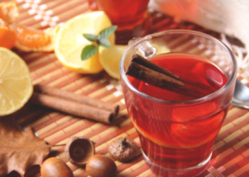 Por que o chá de hibisco com canela é o queridinho das dietas? Veja os benefícios e como fazer