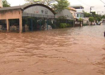 chuva e alagamento