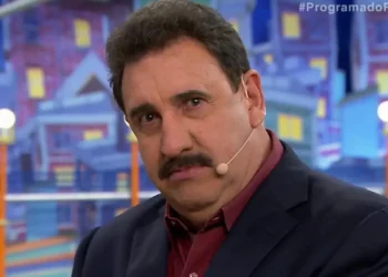 Ratinho não perde tempo e detona Zezé Di Camargo ao vivo no SBT