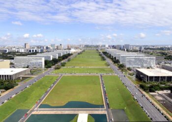 Um dos maiores brasileiros de todos os tempos ganha homenagem em Brasília com estátua de mais de 150 kg