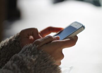 Cuidado ao abrir arquivos em PDF no WhatsApp: criminosos podem roubar sua conta bancária