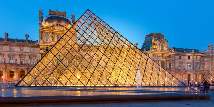 Após o roubo mais falado de 2025, Museu do Louvre sofreu nova tragédia: 400 obras foram afetadas