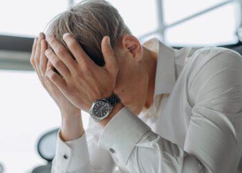 O truque do sono de 6 minutos pode te ajudar a despertar quando estiver muito cansado