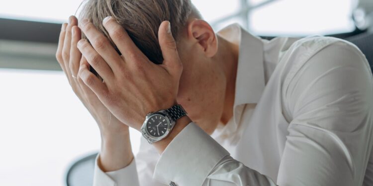 O truque do sono de 6 minutos pode te ajudar a despertar quando estiver muito cansado