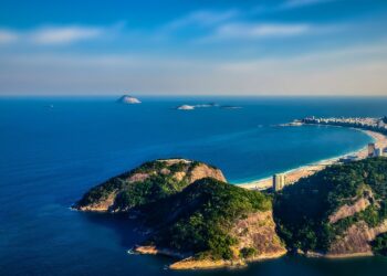 Estrada mais bonita do Brasil encanta turistas com áreas verdes e cachoeiras e já foi tema de música do Roberto Carlos