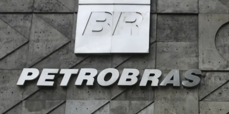 Novo concurso público da Petrobras em 2026: salário alto e 1.100 vagas